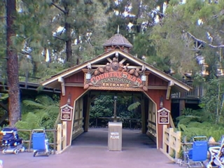 DL Country Bear Playhouse